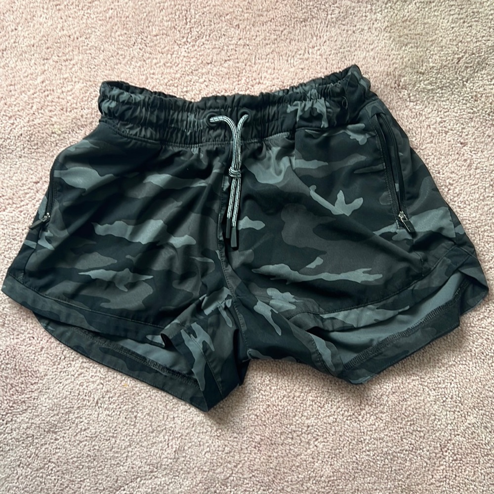 athleta girl size 12 black and gray camo shorts